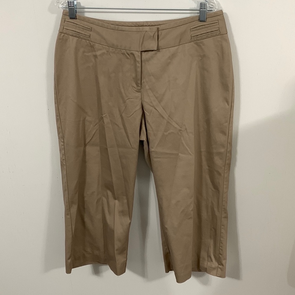 Worthington Curv Fit Tan Capris pants Size 13 very good condition